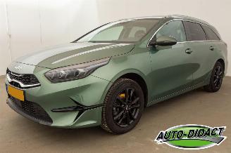 skadebil auto Kia Ceed 1.5 T-GDi Automaat Motorschade MHEV DynamicPlusLine 2023/2