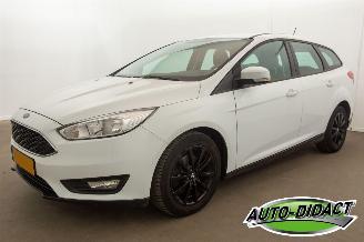 Schadeauto Ford Focus 1.0 Clima Navi MOTORSCHADE Lease Edition 2017/10