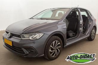 damaged passenger cars Volkswagen Polo 1.0 TSI Clima Camera 45.167 km Life Business 2023/4