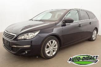 uszkodzony samochody osobowe Peugeot 308 1.6 Active Clima Navi Camera Pano 2015/9