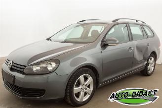 krockskadad bil auto Volkswagen Golf 1.6 TDI Clima Navi Trendline 2013/10