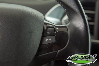 Peugeot 308 SW 1.2 Carpas Clima Navi Camera Style picture 16