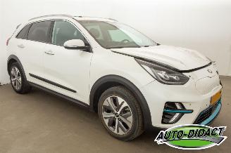 Kia e-Niro 64 kWh 87.608 km NAP Navi Clima Camera Leder ExecutiveLine picture 2