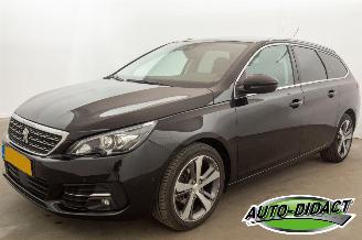 skadebil auto Peugeot 308 SW 1.2 PureTech Automaat Pano Camera Clima Blue Lease Premium 2019/11