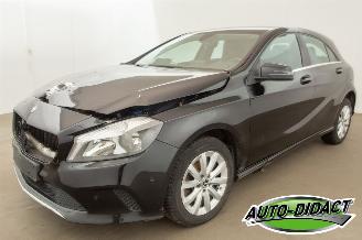 damaged passenger cars Mercedes A-klasse A180 Automaat Navi Clima 2017/6
