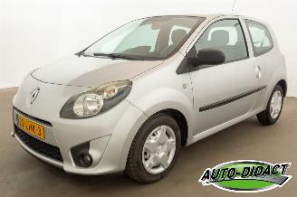 uszkodzony samochody osobowe Renault Twingo 1.2-16V Airco Authentique 2010/5