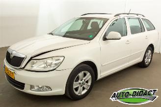 krockskadad bil auto Skoda Octavia 1.2 TSI Airco Ambition 2011/10