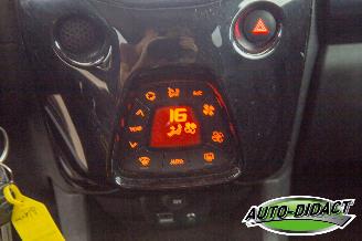 Toyota Aygo 1.0 X-Joy Navi Camera Clima VVT-i picture 10