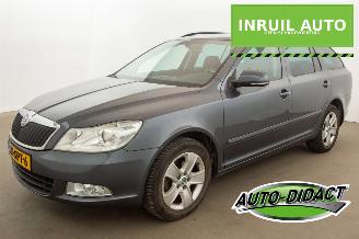 damaged passenger cars Skoda Octavia 1.2 TSI Automaat Navi Clima Ambition Business Line 2011/11