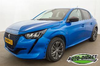 uszkodzony samochody osobowe Peugeot e-208 e-208 50 kWh EV Automaat Active Pack Navi 2022/11
