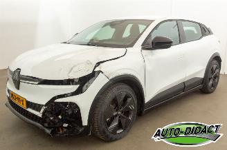 krockskadad bil auto Renault Mégane E-Tech 40 kWh 18.775 km NAP Urban Range Evolution 2025/5
