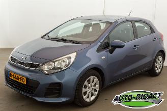 skadebil auto Kia Rio 1.2 CVVT Airco Cruise 126.615 km ComfortLine 2015/11