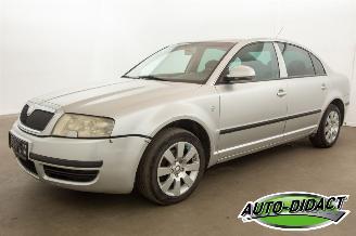 damaged passenger cars Skoda Superb 1.9 TDI Clima 2007/2