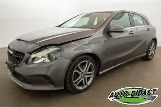 Unfallwagen Mercedes A-klasse A180d Automaat Navi Camera Airco 2017/5