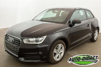 krockskadad bil auto Audi A1 1.0 TFSI 104.972 km Navi Airco 2018/8