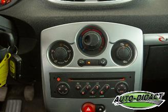 Renault Clio 1.2-16V Airco Special Rip Curl picture 8