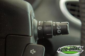 Renault Clio 1.2-16V Airco Special Rip Curl picture 16