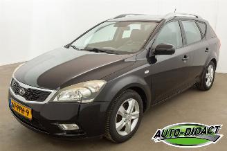 Vaurioauto  passenger cars Kia Ceed 1.6 CVVT Clima Navi Camera X-ecutive 2011/4
