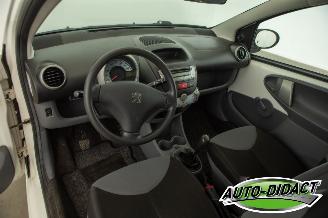 Peugeot 107 1.0-12V Airco picture 17