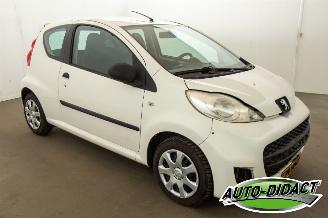 Peugeot 107 1.0-12V Airco picture 2