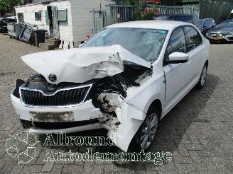 Coche siniestrado Skoda Rapid Rapid Liftback 1.2 TSI (CBZA) [63kW]  (07-2012/05-2015) 2014