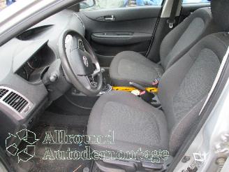 Hyundai I-20 i20 Hatchback 1.2i 16V (G4LA) [57kW]  (09-2008/12-2012) picture 10