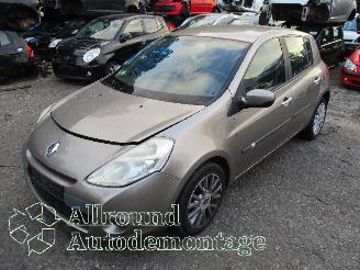 Vrakbiler auto Renault Clio Clio III (BR/CR) Hatchback 1.2 16V TCe 100 (D4F-784(D4F-H7)) [74kW]  (=
05-2007/12-2014) 2010/9