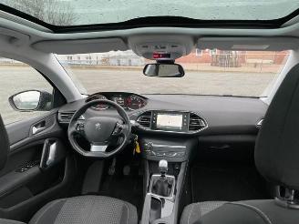 Peugeot 308 SW PureTech 1.2 Panorama / Navi / LED picture 6
