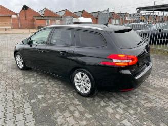 Peugeot 308 SW PureTech 1.2 Panorama / Navi / LED picture 5