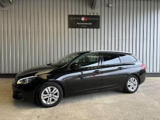 Peugeot 308 SW PureTech 1.2 Panorama / Navi / LED picture 1