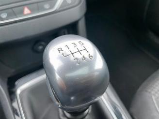 Peugeot 308 SW PureTech 1.2 Panorama / Navi / LED picture 11