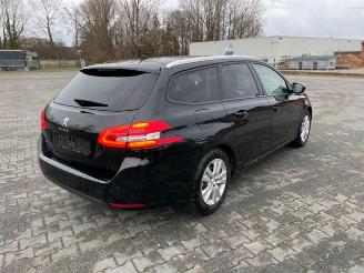 Peugeot 308 SW PureTech 1.2 Panorama / Navi / LED picture 4