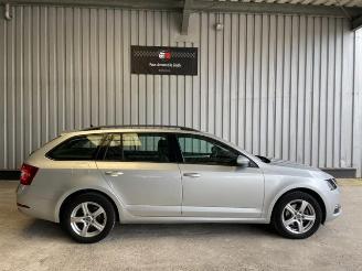 Skoda Octavia Combi Ambition Navigation picture 6