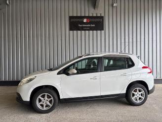 damaged passenger cars Peugeot 2008 Active Autom / Panorama / Navigation 2016/4