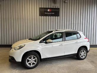 Schadeauto Peugeot 2008 Active Autom / Panorama / Navigation 2016/4