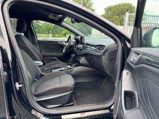 Ford Focus Turnier ST-Line Autom / LED picture 11