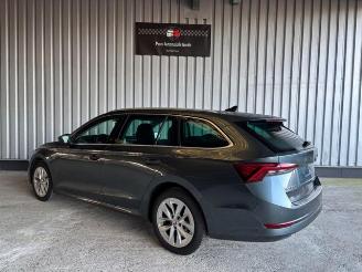 Skoda Octavia 2.0 TDI DSG Combi Style Head-Up picture 4