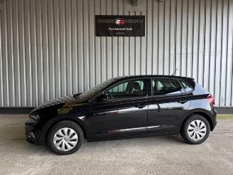 krockskadad bil auto Volkswagen Polo VI Comfortline Carplay / SHZ 2017/12