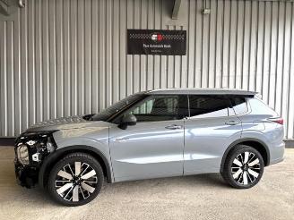 Vaurioauto  passenger cars Mitsubishi Outlander 2.4 PHEV 4WD Top Panorama / VOLL 2025/5
