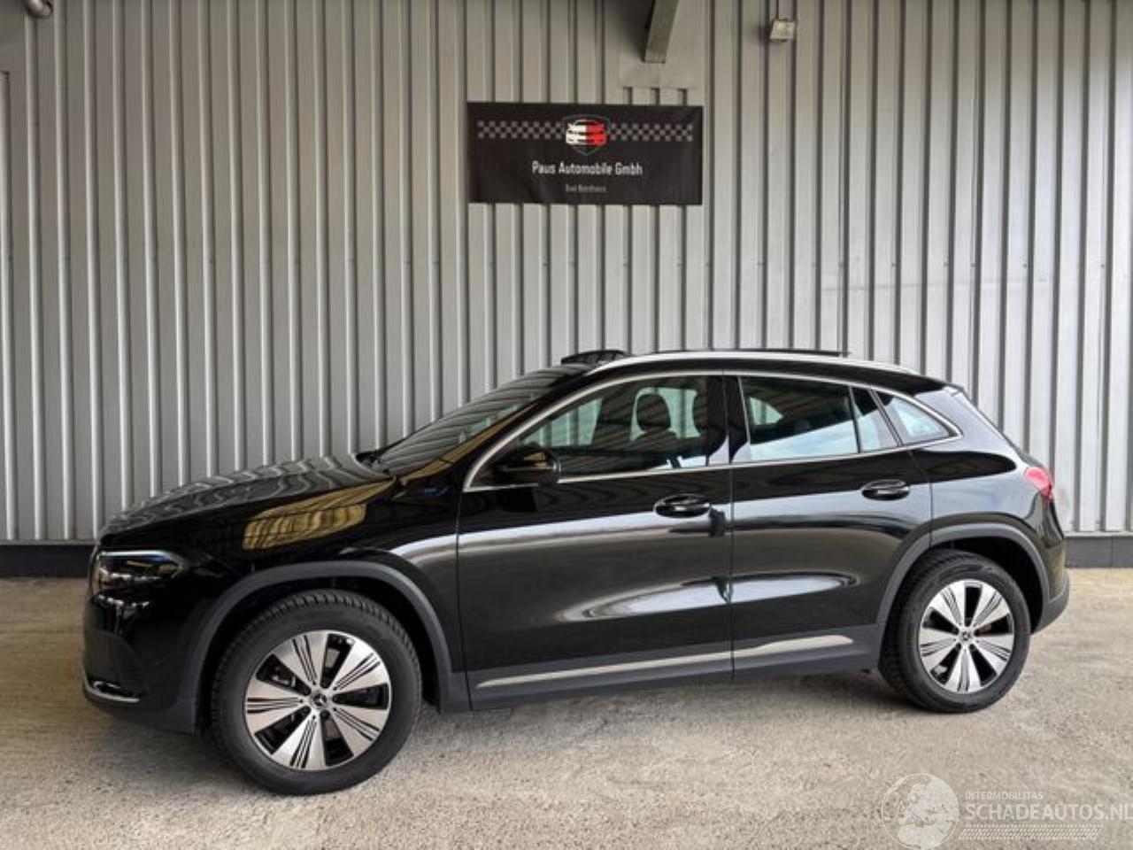 Mercedes EQA 300 4Matic Panorama / AHK