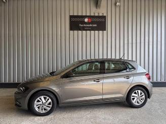 Schadeauto Volkswagen Polo VI 1.0 TSI Comfortline DSG / Navigation 2018/2