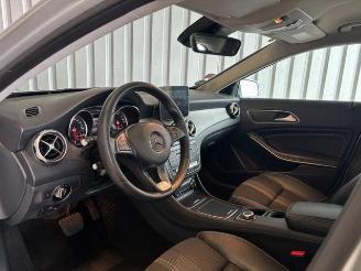 Mercedes GLA 200 Autom / R-Kamera / LED picture 11
