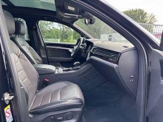 Volkswagen Touareg 3.0 TDI R-Line 4Motion Panorama picture 13