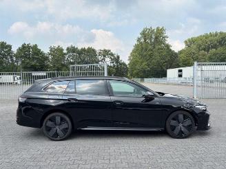 Volkswagen Passat Variant 2.0 TDI 4Motion R-Line picture 6