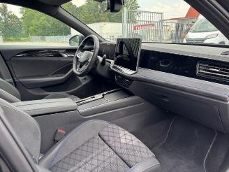 Volkswagen Passat Variant 2.0 TDI 4Motion R-Line picture 14