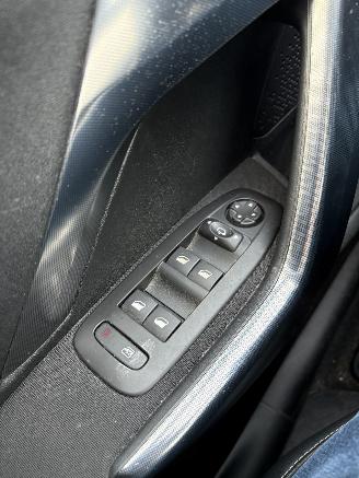 Peugeot 2008 1.2 PureTech Crossway picture 17