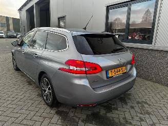 Peugeot 308 1.2 PureTech Allure Automaat picture 21