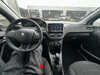 Peugeot 208 1.6 BlueHDi Blue Lease picture 11