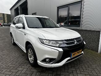 Auto incidentate Mitsubishi Outlander 2.0 PHEV Business Edition 2015/12