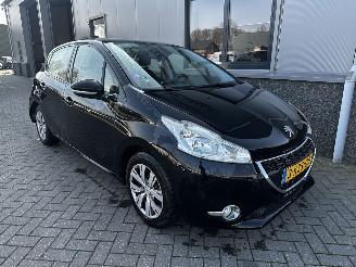 skadebil auto Peugeot 208 1.2 VTi Envy 2013/8